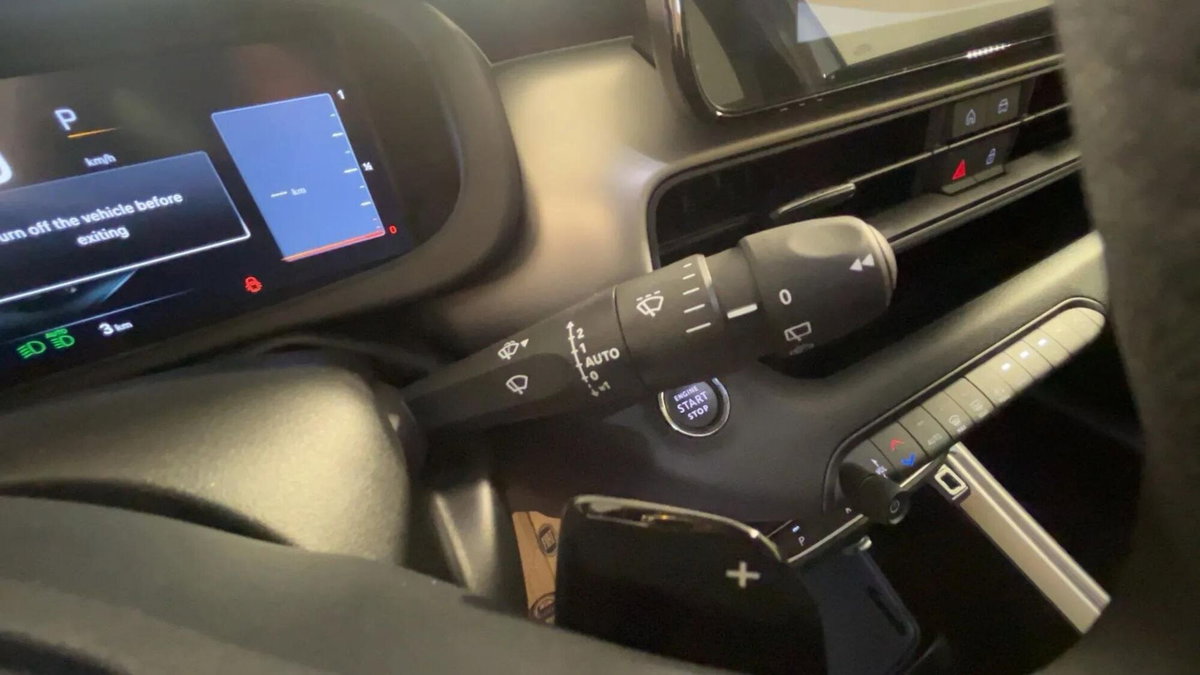 Jeep Avenger 1.2 turbo e-hybrid mhev Summit fwd 110cv edct6 (14)
