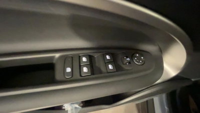 Jeep Avenger 1.2 turbo e-hybrid mhev Summit fwd 110cv edct6 (16)