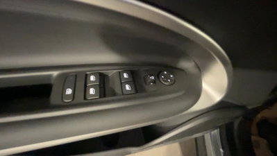 Jeep Avenger 1.2 turbo e-hybrid mhev Summit fwd 110cv edct6 (14)