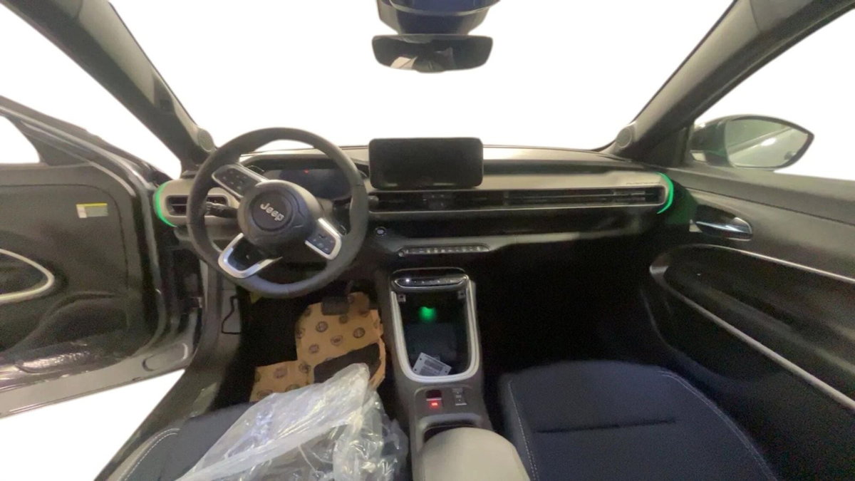 Jeep Avenger 1.2 turbo e-hybrid mhev Summit fwd 110cv edct6 (7)