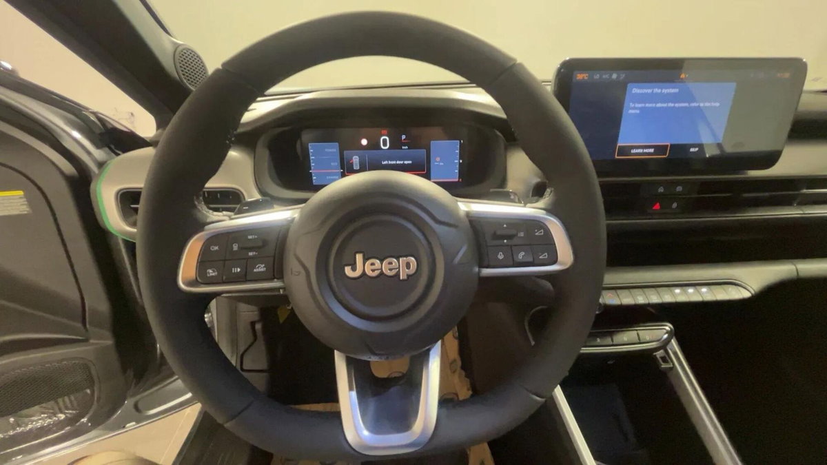 Jeep Avenger 1.2 turbo e-hybrid mhev Summit fwd 110cv edct6 (9)