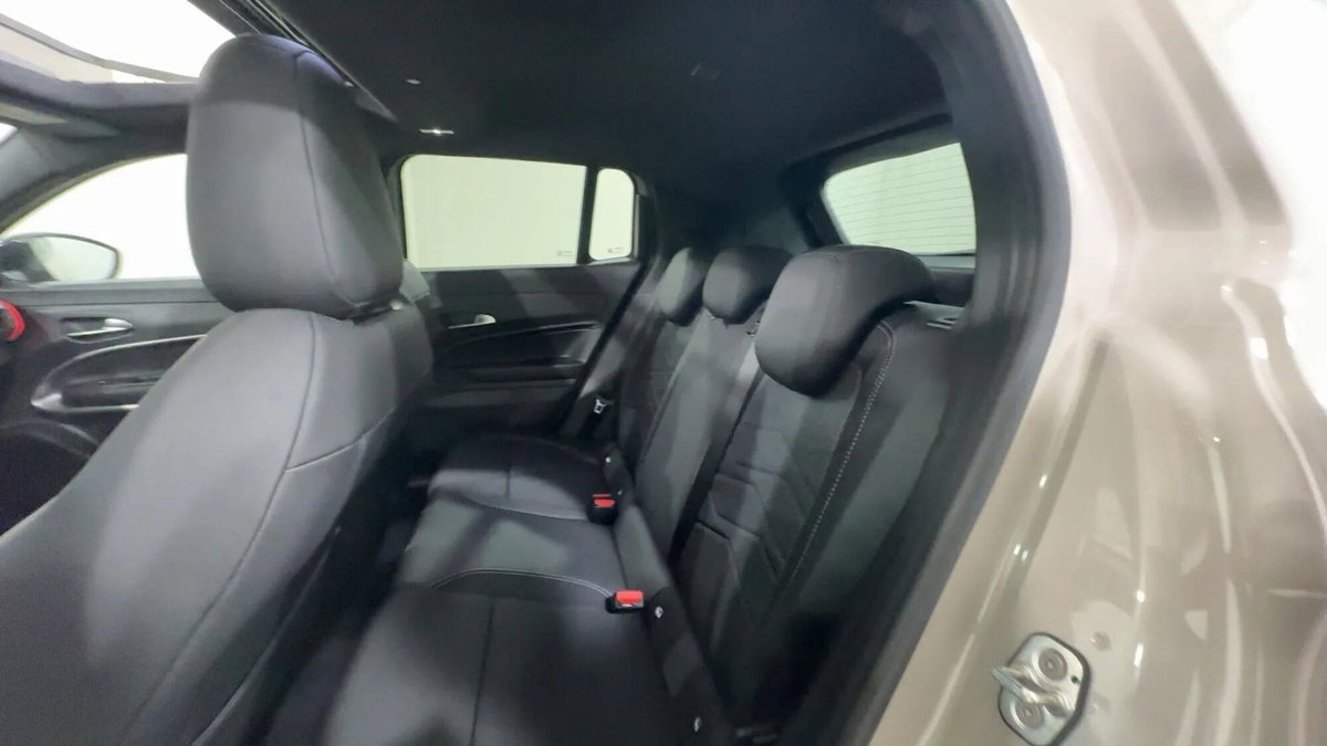 Jeep Avenger 1.2 turbo e-hybrid mhev Summit fwd 110cv edct6 (11)
