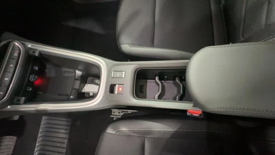 Jeep Avenger 1.2 turbo e-hybrid mhev Summit fwd 110cv edct6 (7)
