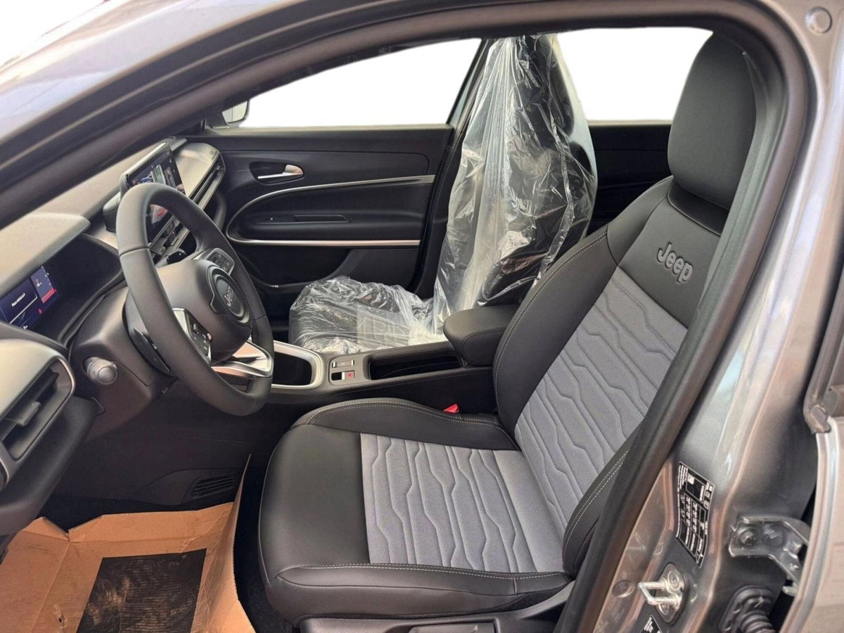 Jeep Avenger 1.2 turbo e-hybrid mhev Upland 4xe 145cv edct6 (8)