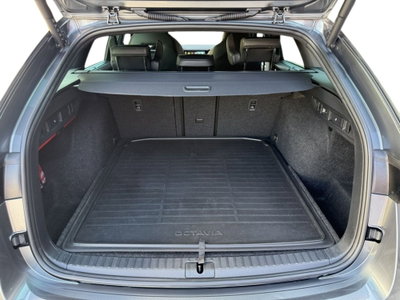 Skoda Octavia Station Wagon 2.0 TDI EVO SCR 200 CV DSG 4x4 Wagon RS (18)