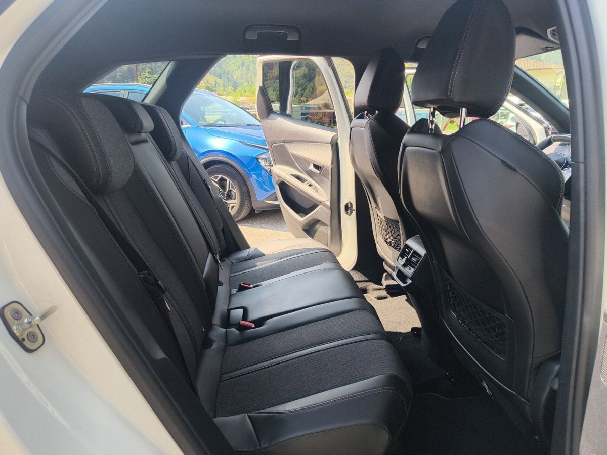 Peugeot 3008 BlueHDi 120 S&S EAT6 GT Line (12)