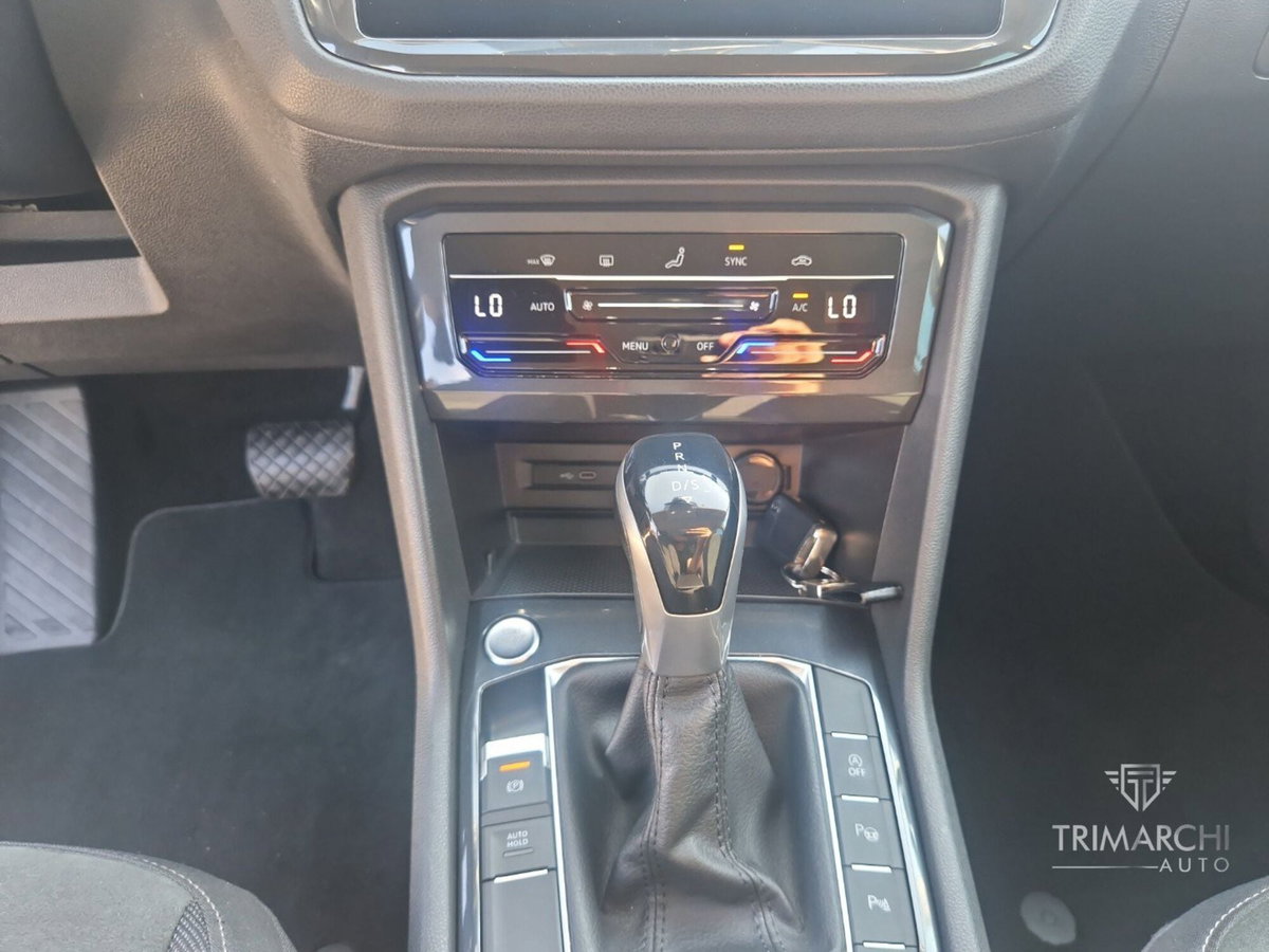 Volkswagen Tiguan Allspace 2.0 TDI SCR DSG 4MOTION Elegance (14)