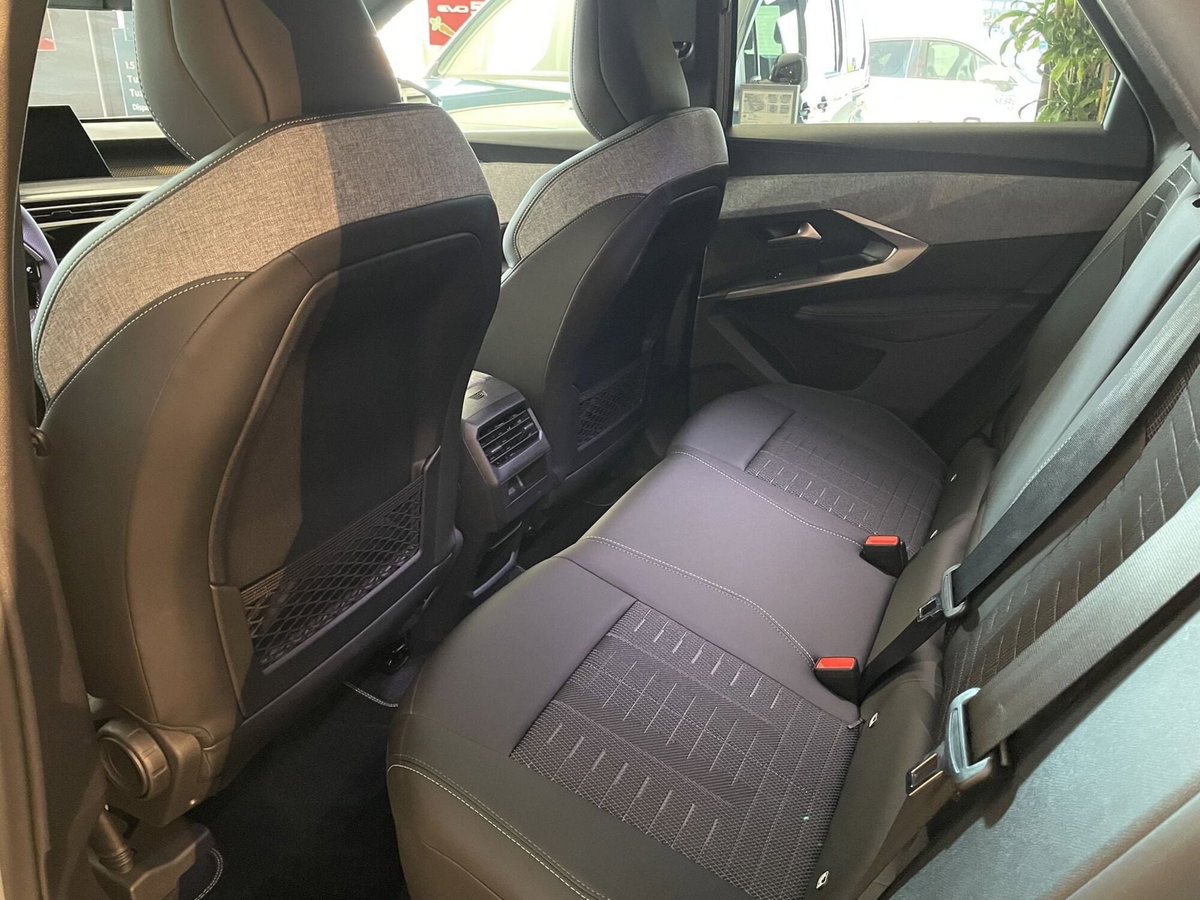 Peugeot 3008 1.2 hybrid GT Exclusive 145cv e-dcs6 (9)