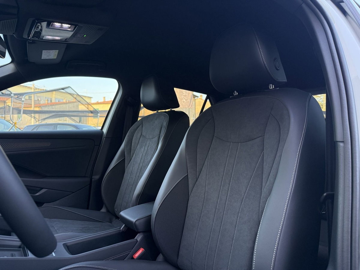 Volkswagen T-Roc 1.5 etsi Life 115cv dsg (13)