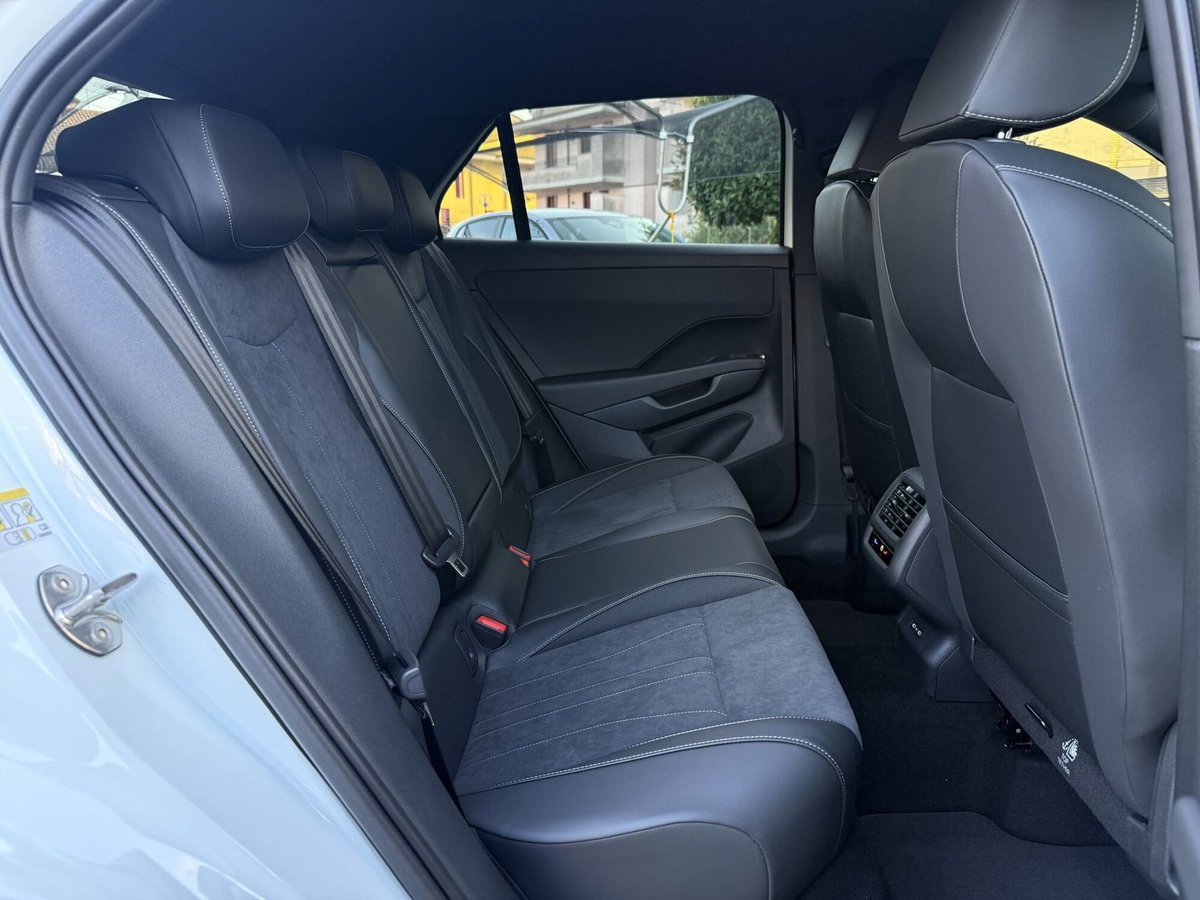 Volkswagen T-Roc 1.5 etsi Life 115cv dsg (18)
