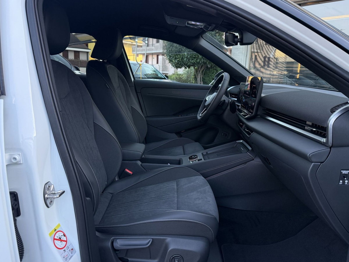 Volkswagen T-Roc 1.5 etsi Life 115cv dsg (19)