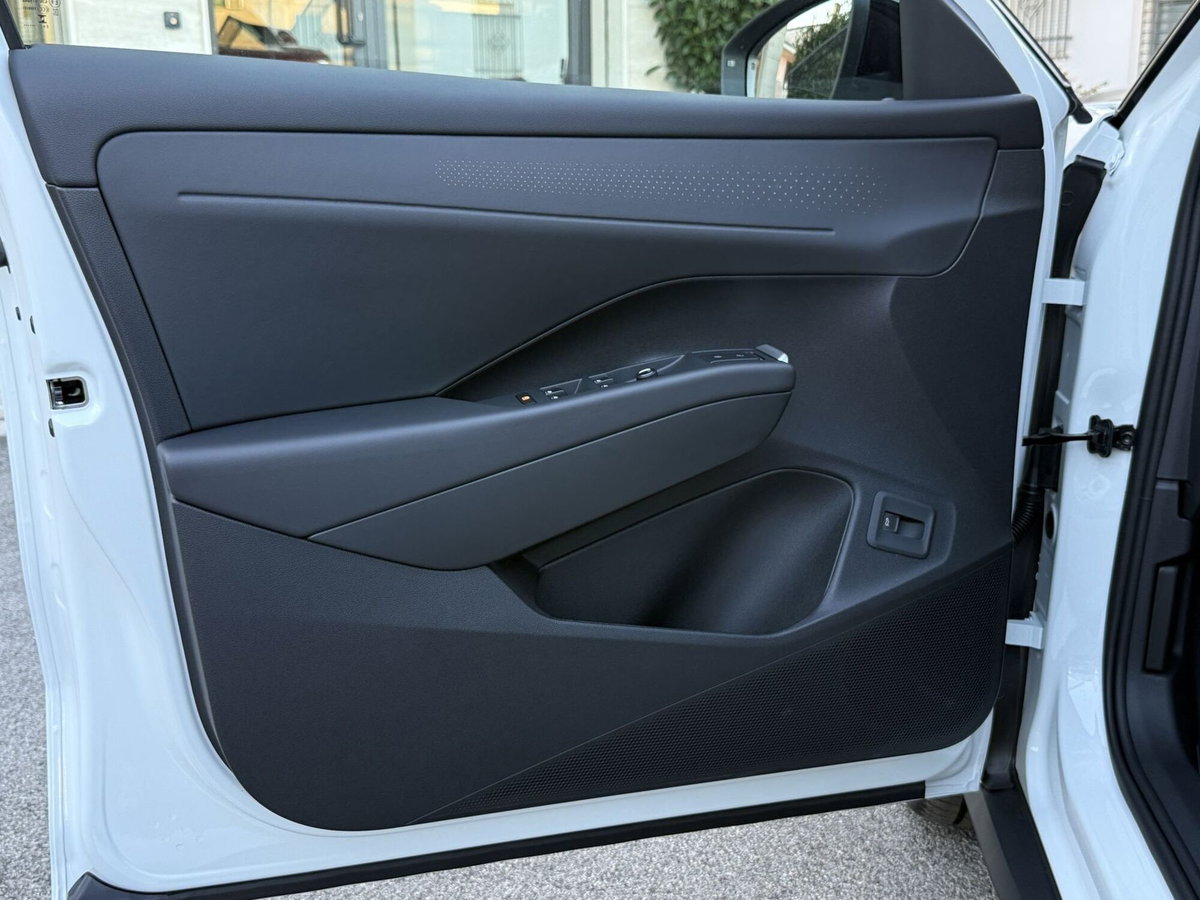 Volkswagen T-Roc 1.5 etsi Life 115cv dsg (9)