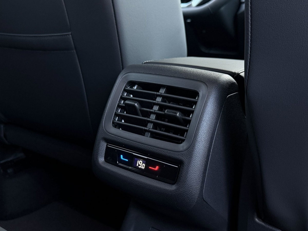Volkswagen T-Roc 1.5 etsi Life 150cv dsg (20)