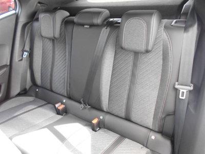 Peugeot 2008 PureTech 100 S&S Allure (12)