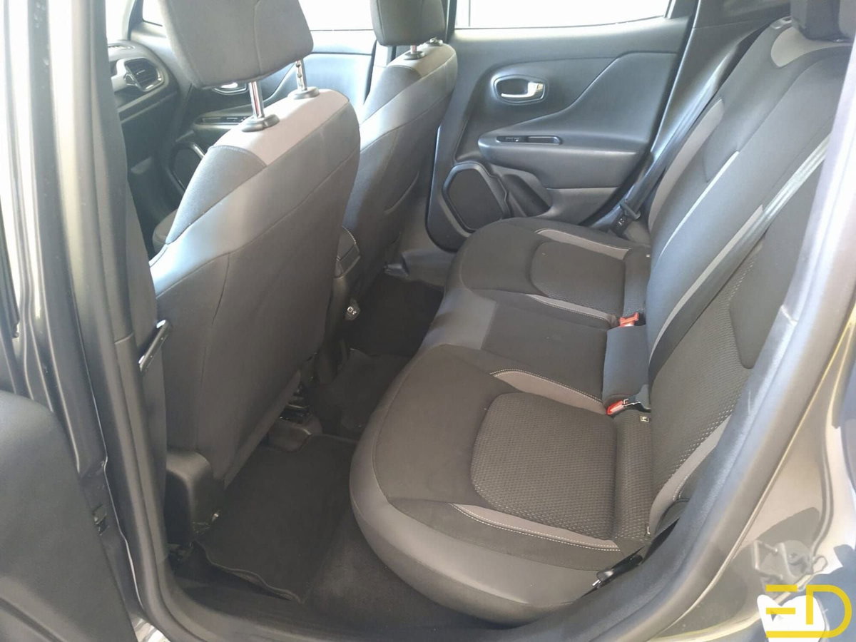 Jeep Renegade 1.3 T4 190CV PHEV 4xe AT6 Limited (11)