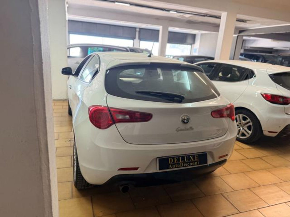 Alfa Romeo Giulietta 1.6 JTDm Giulietta 120cv (5)