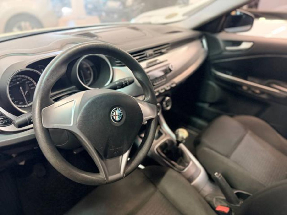 Alfa Romeo Giulietta 1.6 JTDm Giulietta 120cv (6)