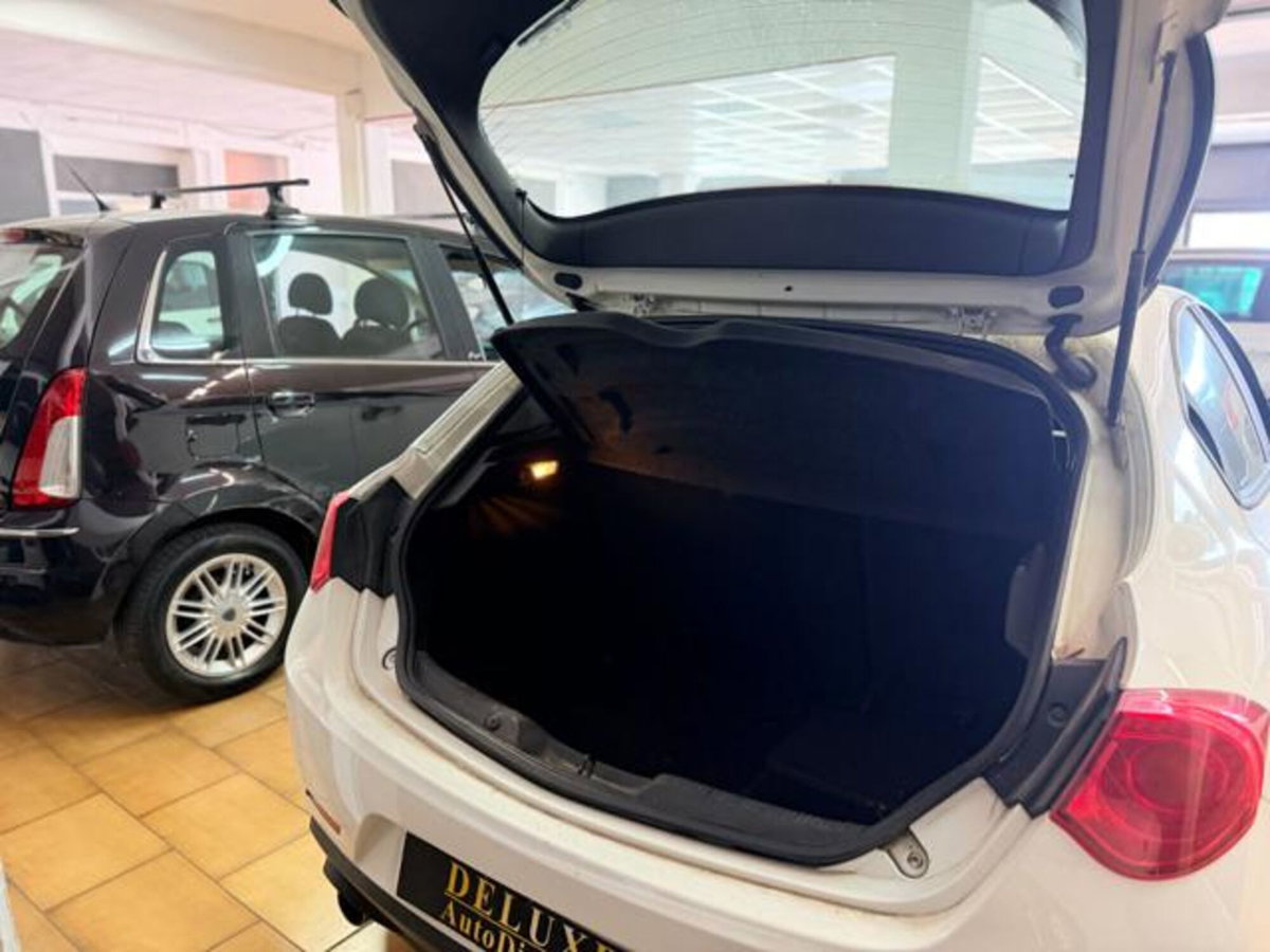 Alfa Romeo Giulietta 1.6 JTDm Giulietta 120cv (8)