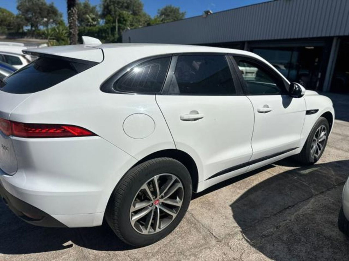 Jaguar F-Pace 2.0 D 240 CV AWD aut. Prestige (3)