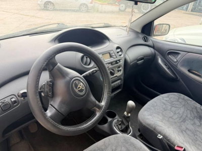 Toyota Yaris 16V cat 3 porte (2)