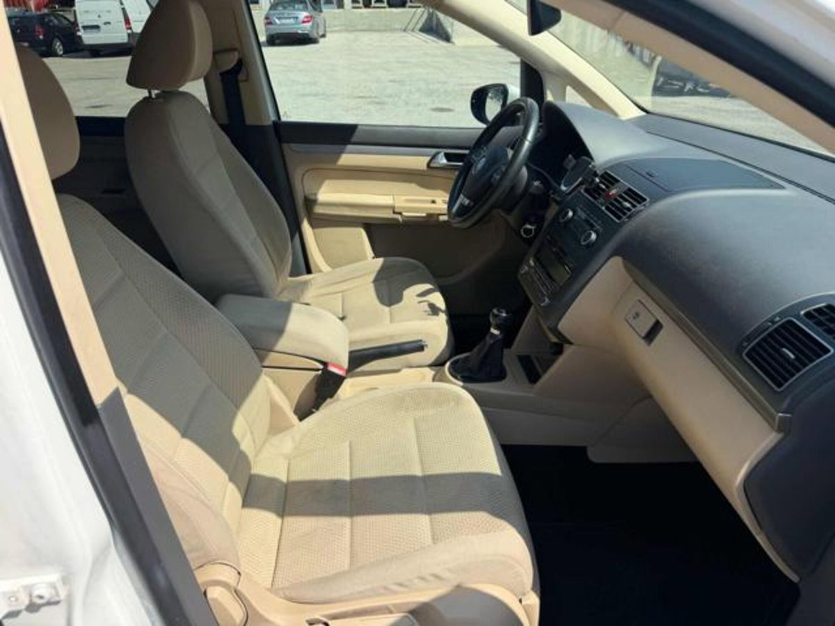 Volkswagen Touran 1.6 TDI DSG Comfortline (19)
