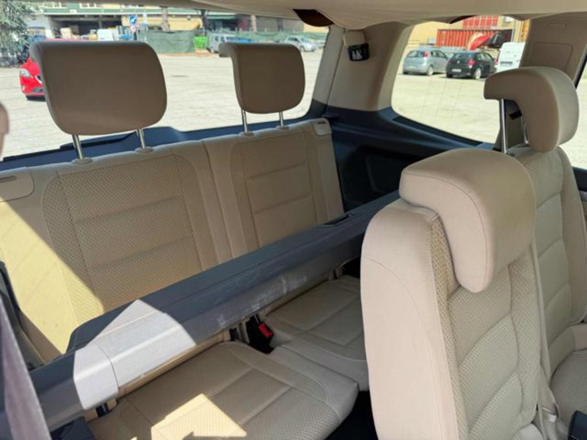 Volkswagen Touran 1.6 TDI DSG Comfortline (4)