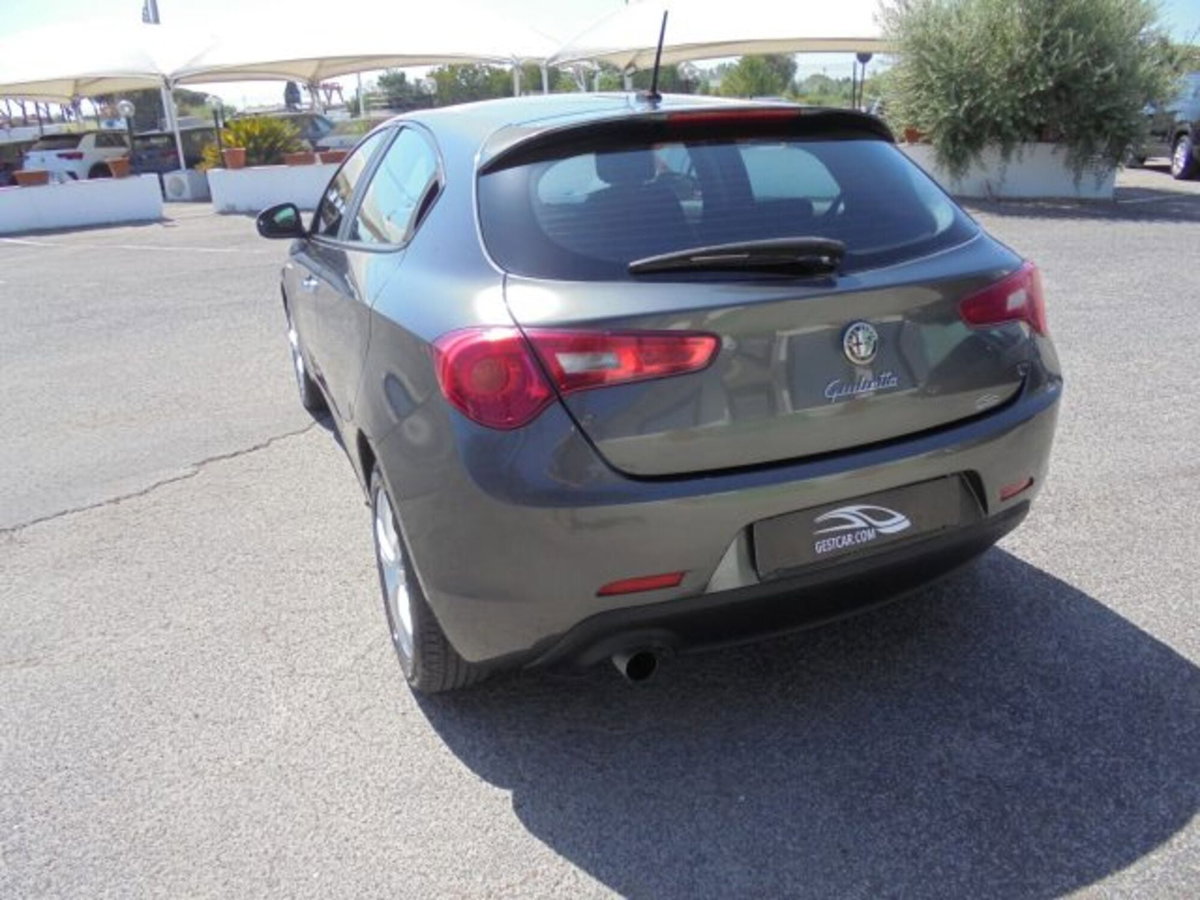 Alfa Romeo Giulietta 1.6 JTDm-2 Exclusive (12)