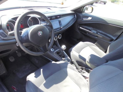 Alfa Romeo Giulietta 1.6 JTDm-2 Exclusive (19)
