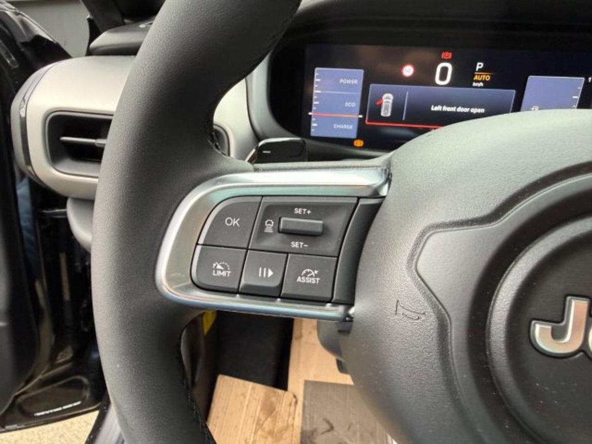 Jeep Avenger 1.2 turbo e-hybrid mhev Upland 4xe 145cv edct6 (11)
