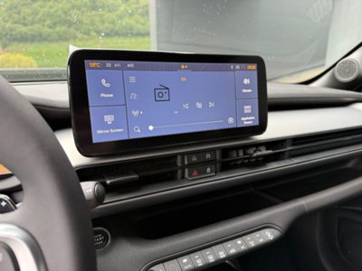 Jeep Avenger 1.2 turbo e-hybrid mhev Upland 4xe 145cv edct6 (13)