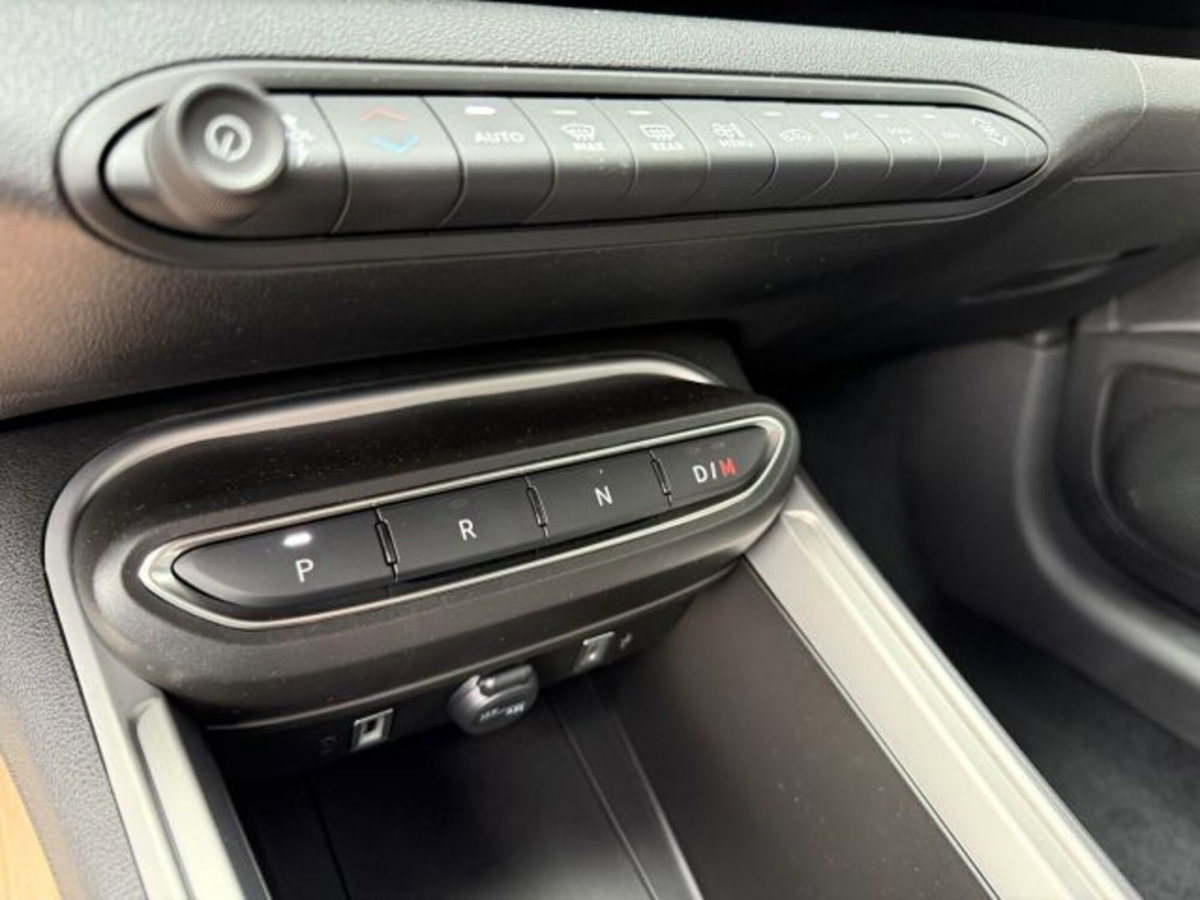 Jeep Avenger 1.2 turbo e-hybrid mhev Upland 4xe 145cv edct6 (15)