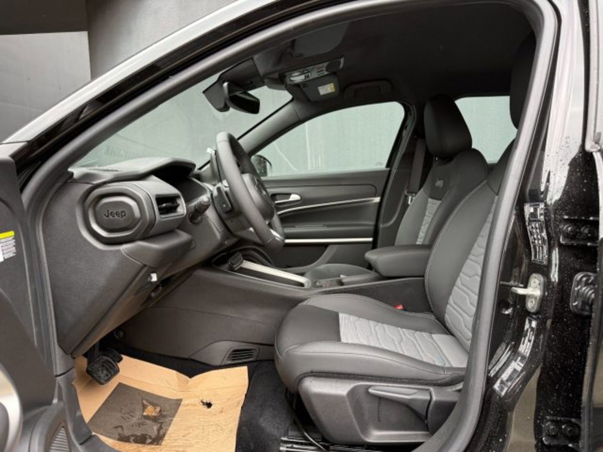 Jeep Avenger 1.2 turbo e-hybrid mhev Upland 4xe 145cv edct6 (4)