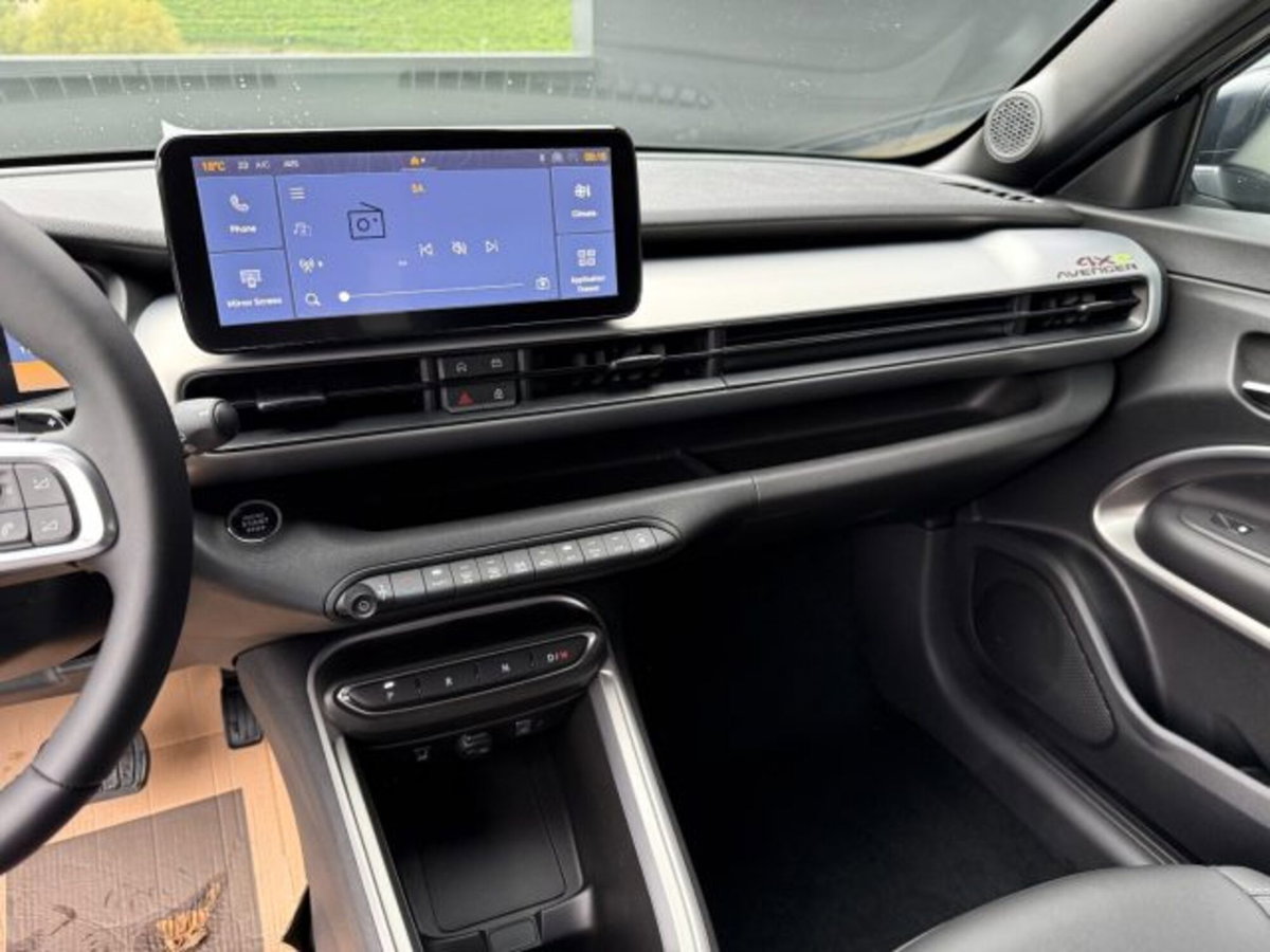 Jeep Avenger 1.2 turbo e-hybrid mhev Upland 4xe 145cv edct6 (8)