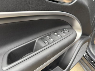 Jeep Avenger 1.2 turbo e-hybrid mhev Upland 4xe 145cv edct6 (9)