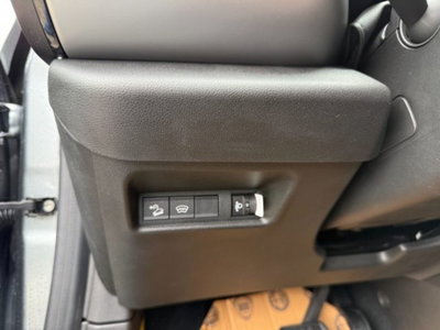 Jeep Avenger 1.2 turbo e-hybrid mhev Upland 4xe 145cv edct6 (10)