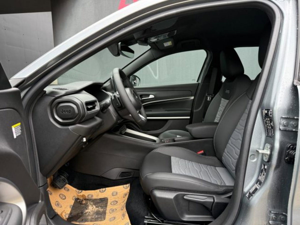 Jeep Avenger 1.2 turbo e-hybrid mhev Upland 4xe 145cv edct6 (4)