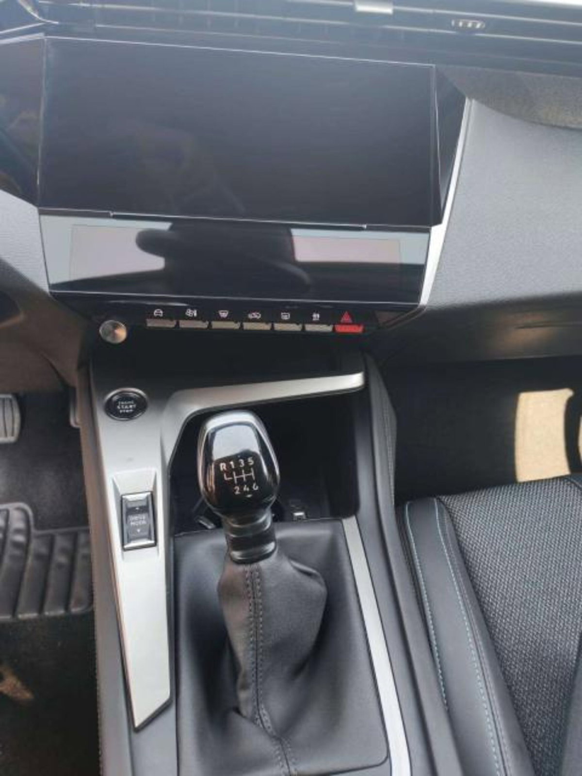 Peugeot 308 1.2 puretech t Allure s&s 130cv (13)