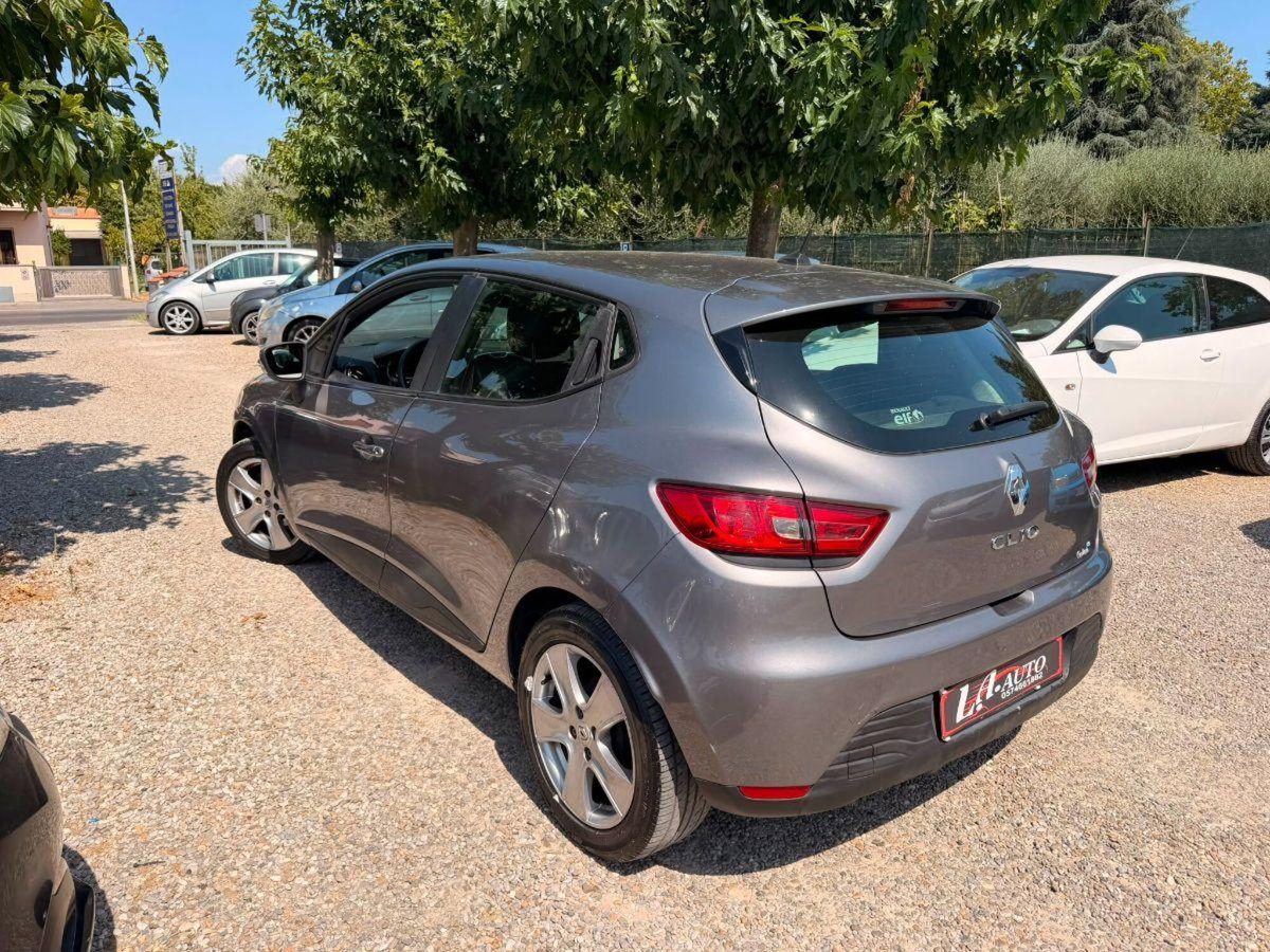 Renault Clio SCe 75 CV 5 porte Zen (4)