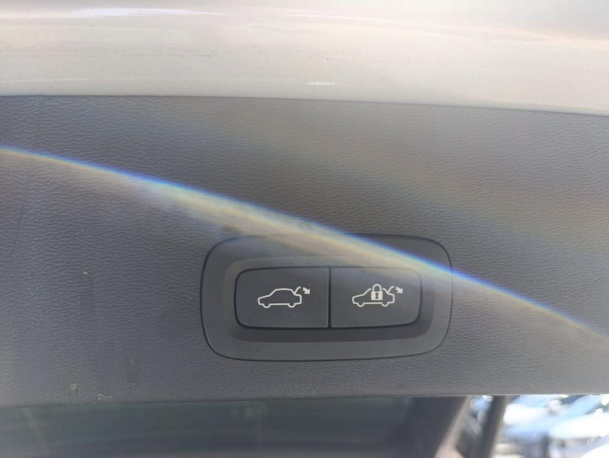 Volvo XC40 T4 Recharge Plug-in Hybrid automatico Core (12)