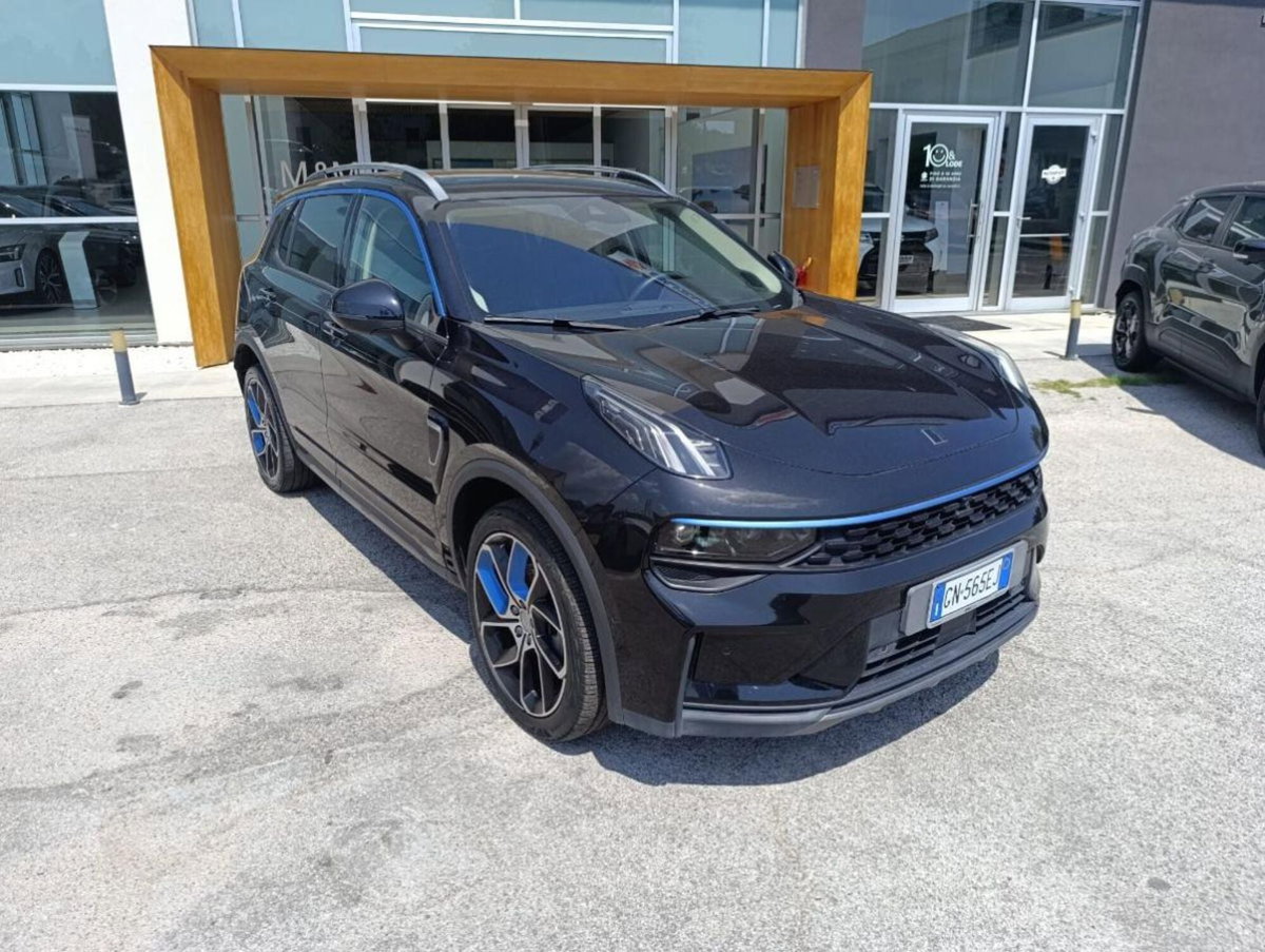 Lynk & Co 01 01 1.5 td phev