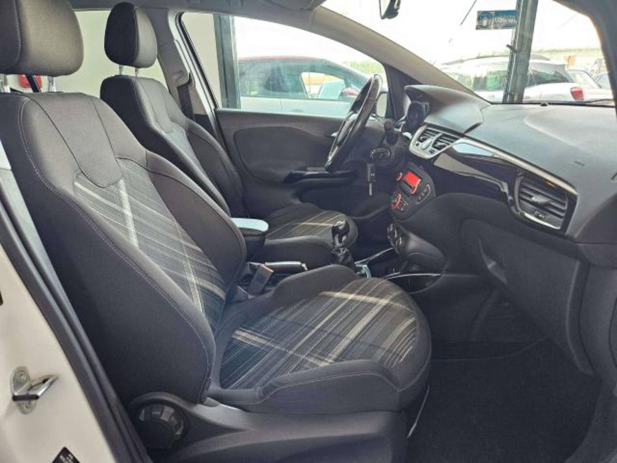 Opel Corsa 1.4 90CV 5 porte b-Color (11)