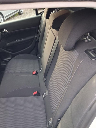 Peugeot 308 SW 1.6 e-HDi 115 CV Stop&Start GT Line (13)