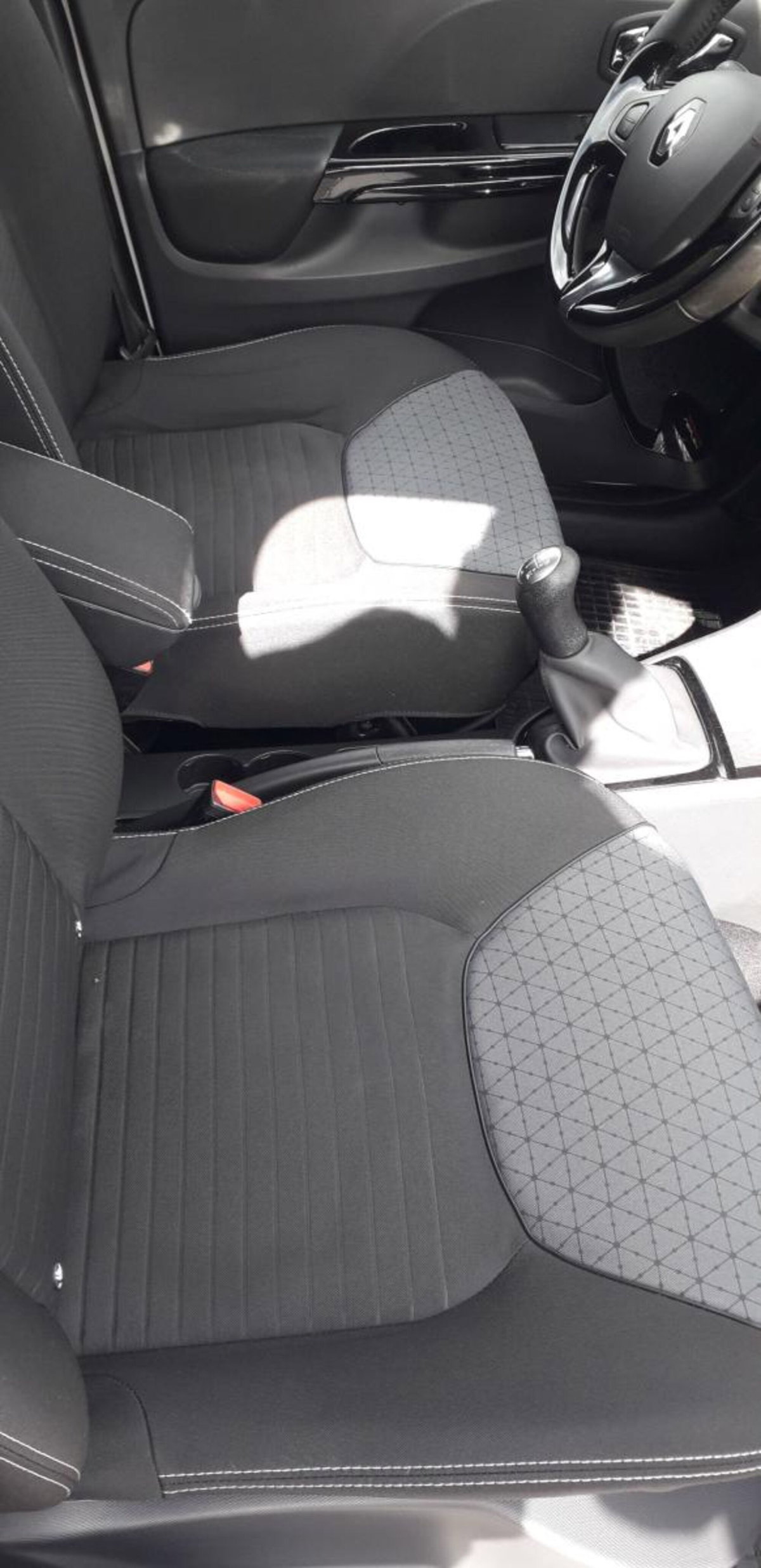 Renault Clio 0.9 TCe 12V 90CV Start&Stop 5 porte Duel (5)