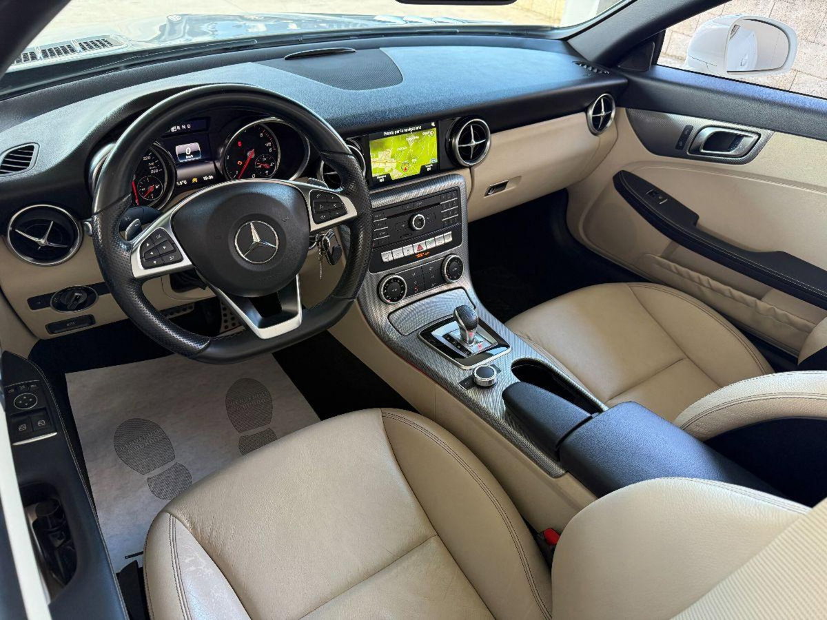 Mercedes-Benz SLC 250 d Premium (8)
