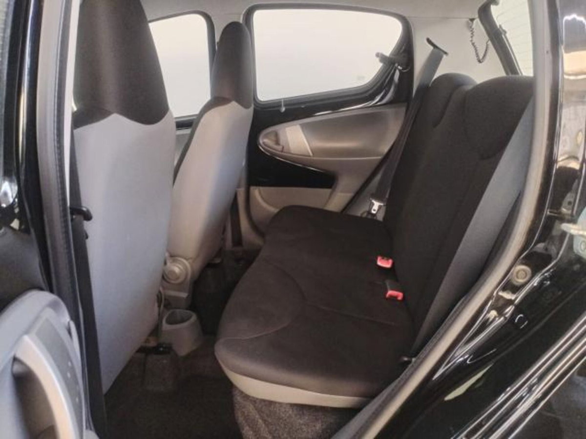 Toyota Aygo 1.0 12V VVT-i 5 porte Now Connect (4)