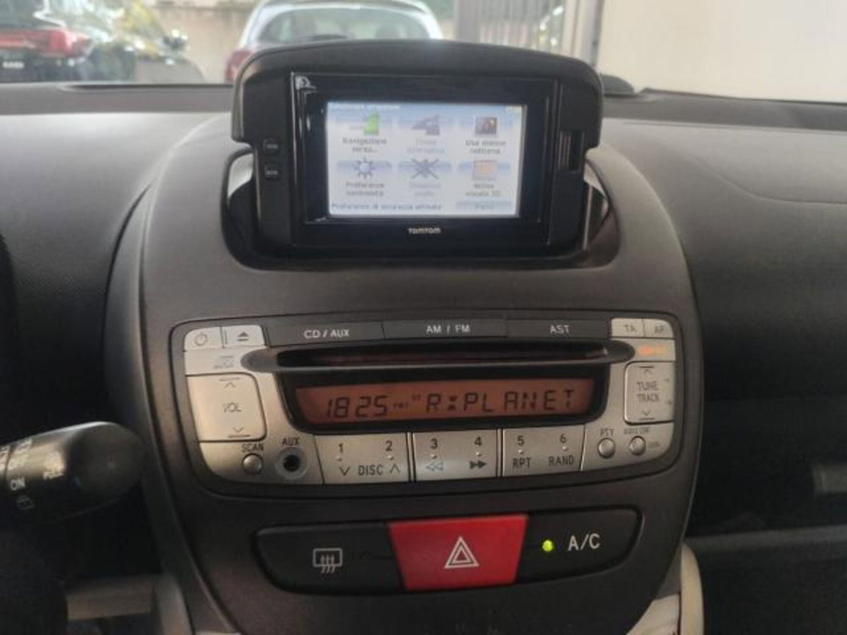 Toyota Aygo 1.0 12V VVT-i 5 porte Now Connect (6)