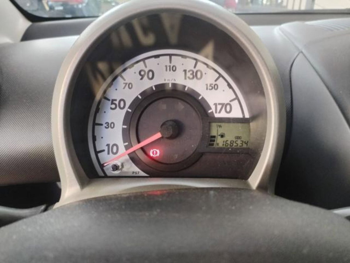 Toyota Aygo 1.0 12V VVT-i 5 porte Now Connect (7)