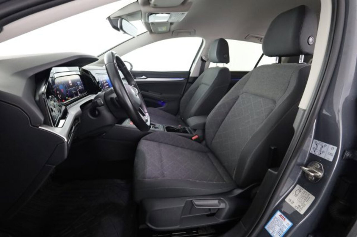 Volkswagen Golf Variant 1.0 eTSI EVO DSG Life (2)