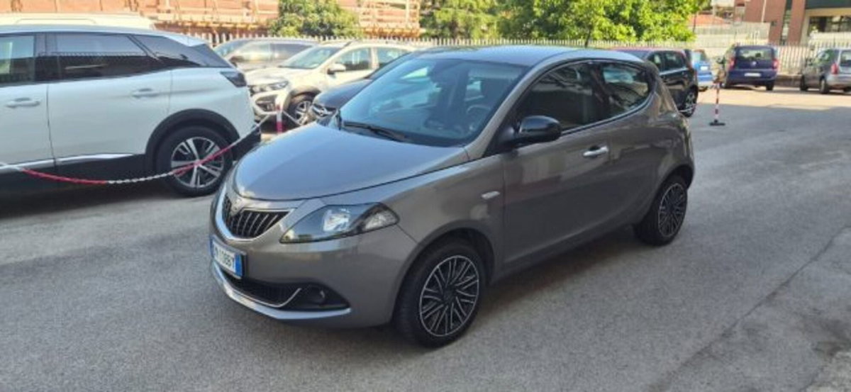 Lancia Ypsilon 1.0 FireFly 5 porte S&S Hybrid Gold Plus