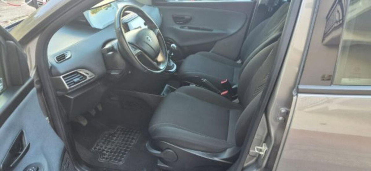 Lancia Ypsilon 1.0 FireFly 5 porte S&S Hybrid Gold Plus (11)